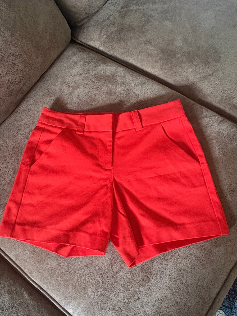 VINCE CAMUTO Shorts Size 0 Zipper Pockets Belt Loops Red/Orange